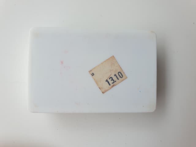 Vue arrière de la boîte Quies avec étiquette de prix ancienne